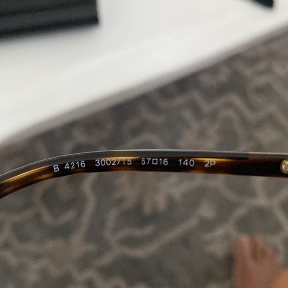 Burberry sunglasses - Picture 3 of 7